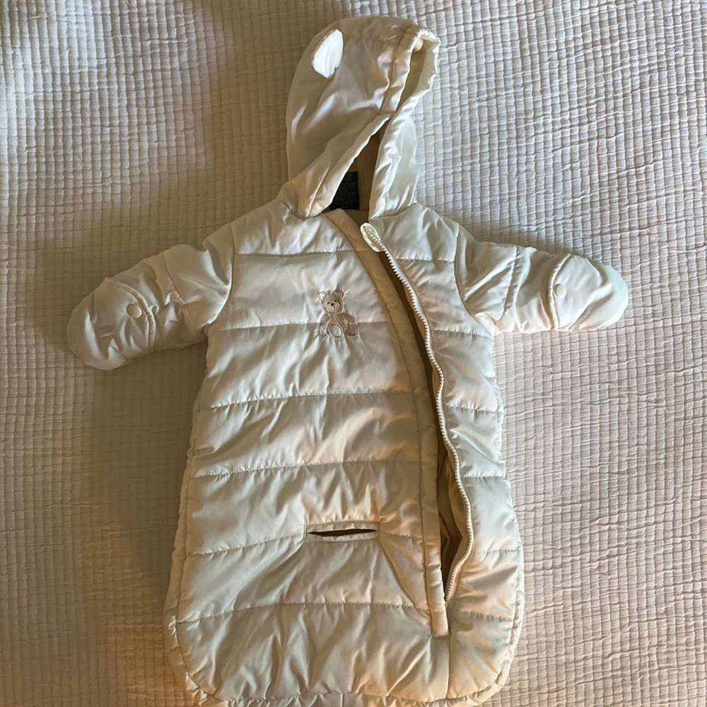 Carseat coat for baby.